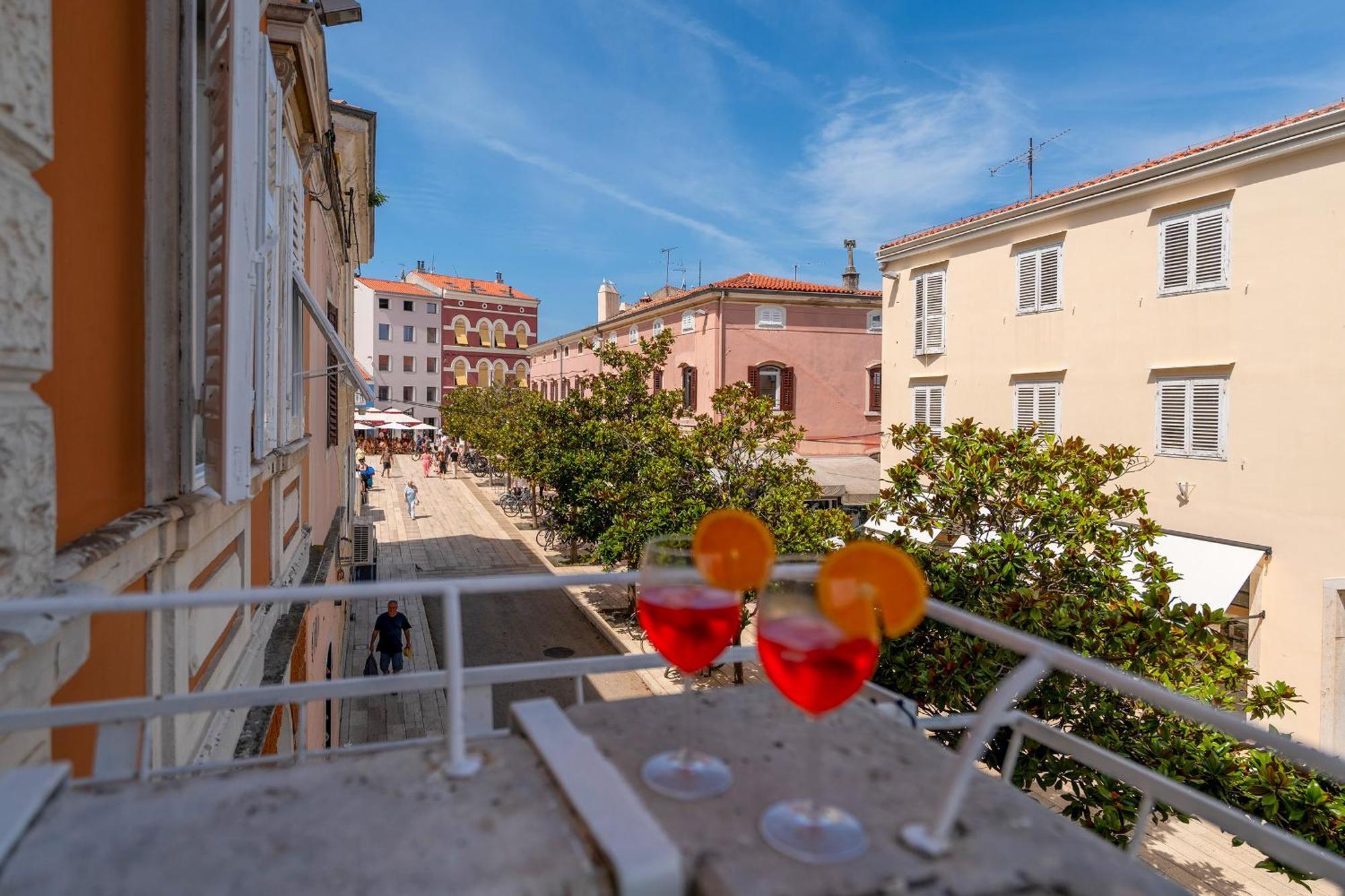 Apartment Romeo And Juliet With Balcony And Sea View