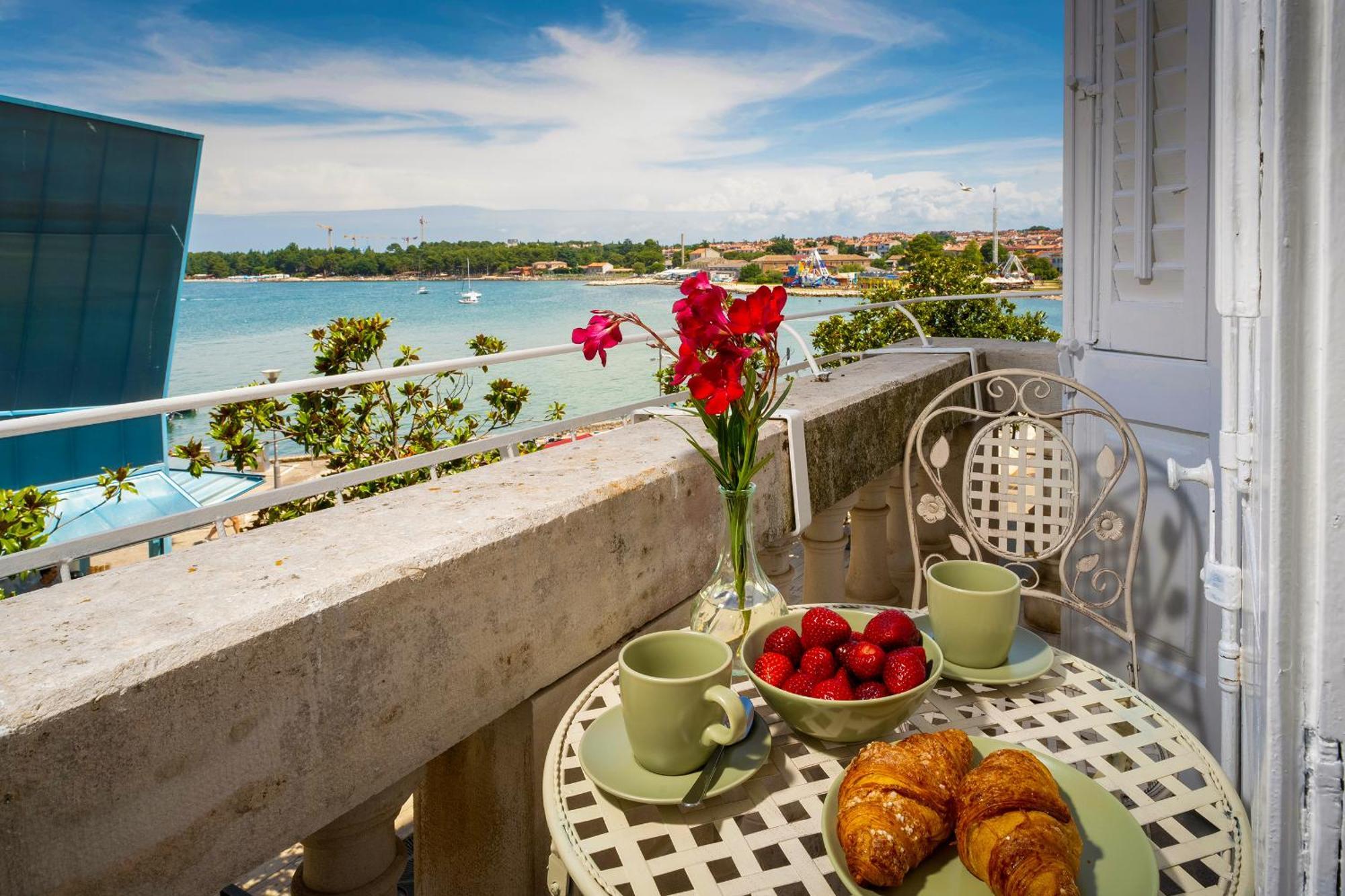 Romeo And Juliet With Balcony And Sea View Apartment *