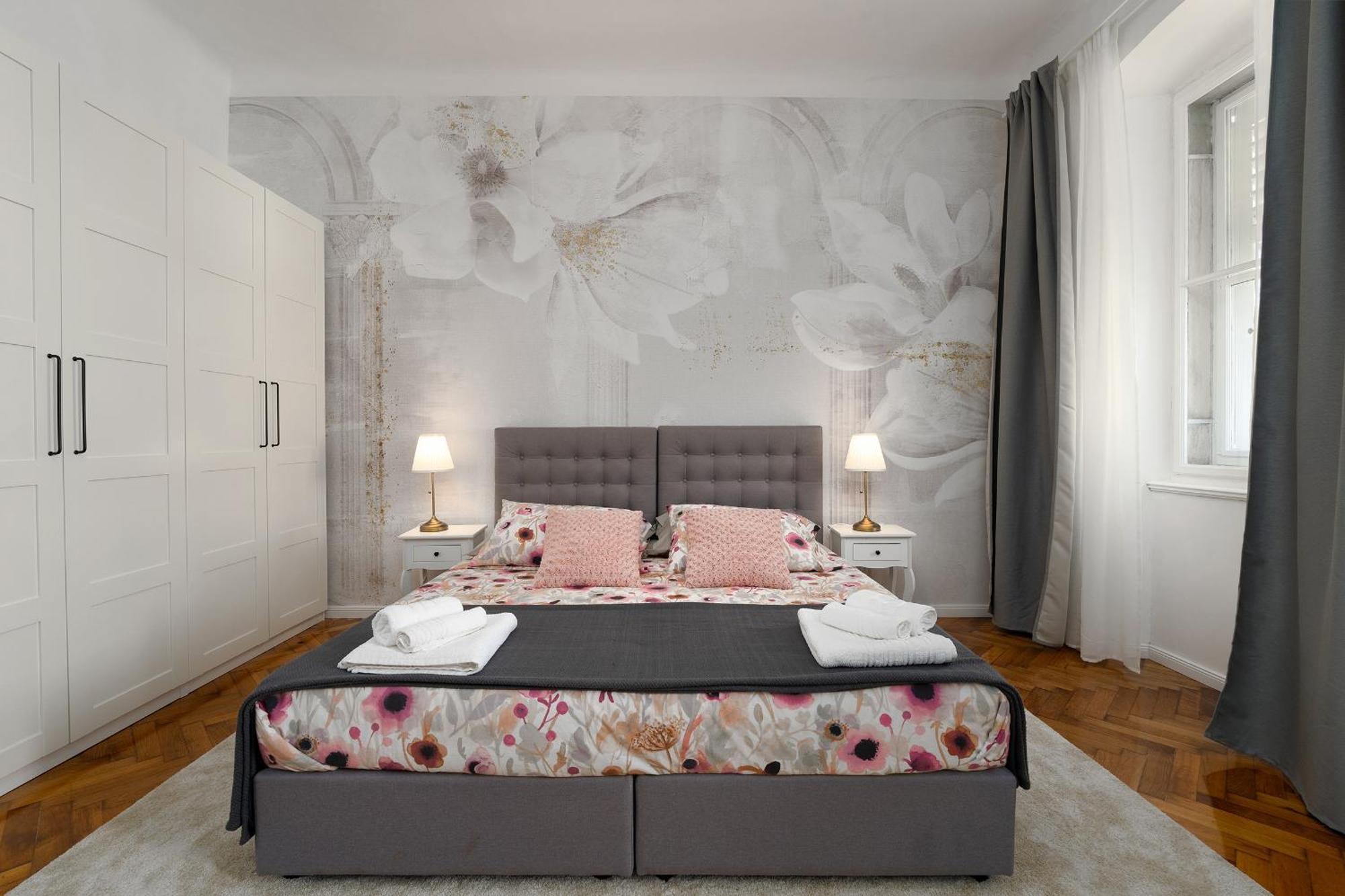 Romeo And Juliet With Balcony And Sea View * Porec